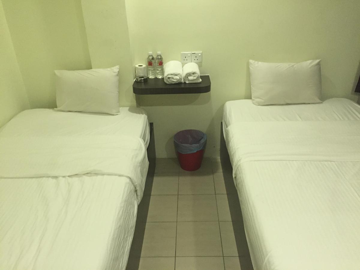 Desa House Hotel Kepong Exterior photo