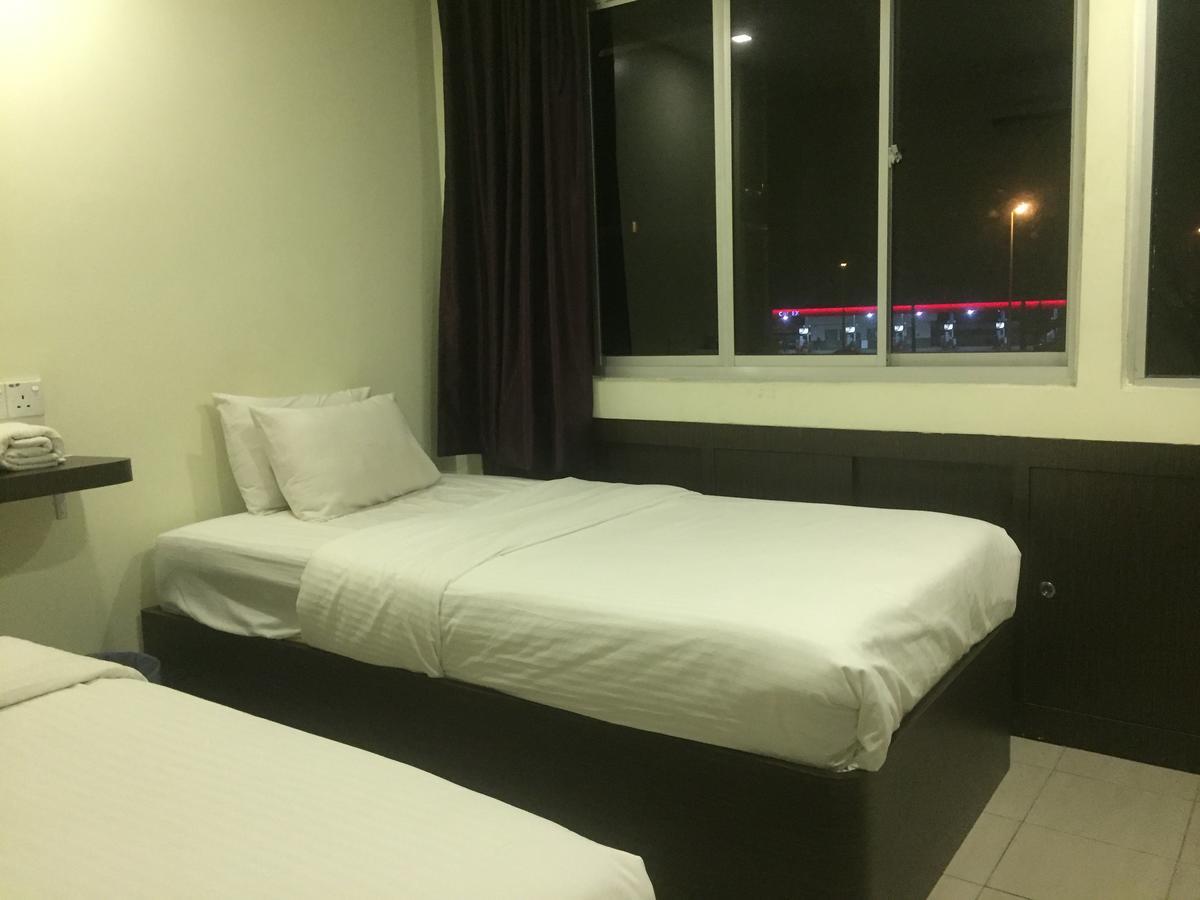 Desa House Hotel Kepong Exterior photo