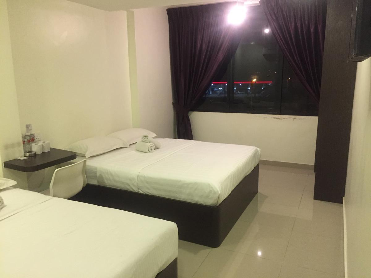 Desa House Hotel Kepong Exterior photo